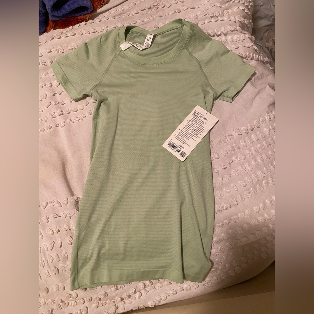 Light Green Lululemon Swifty Tech Top! Size 2!